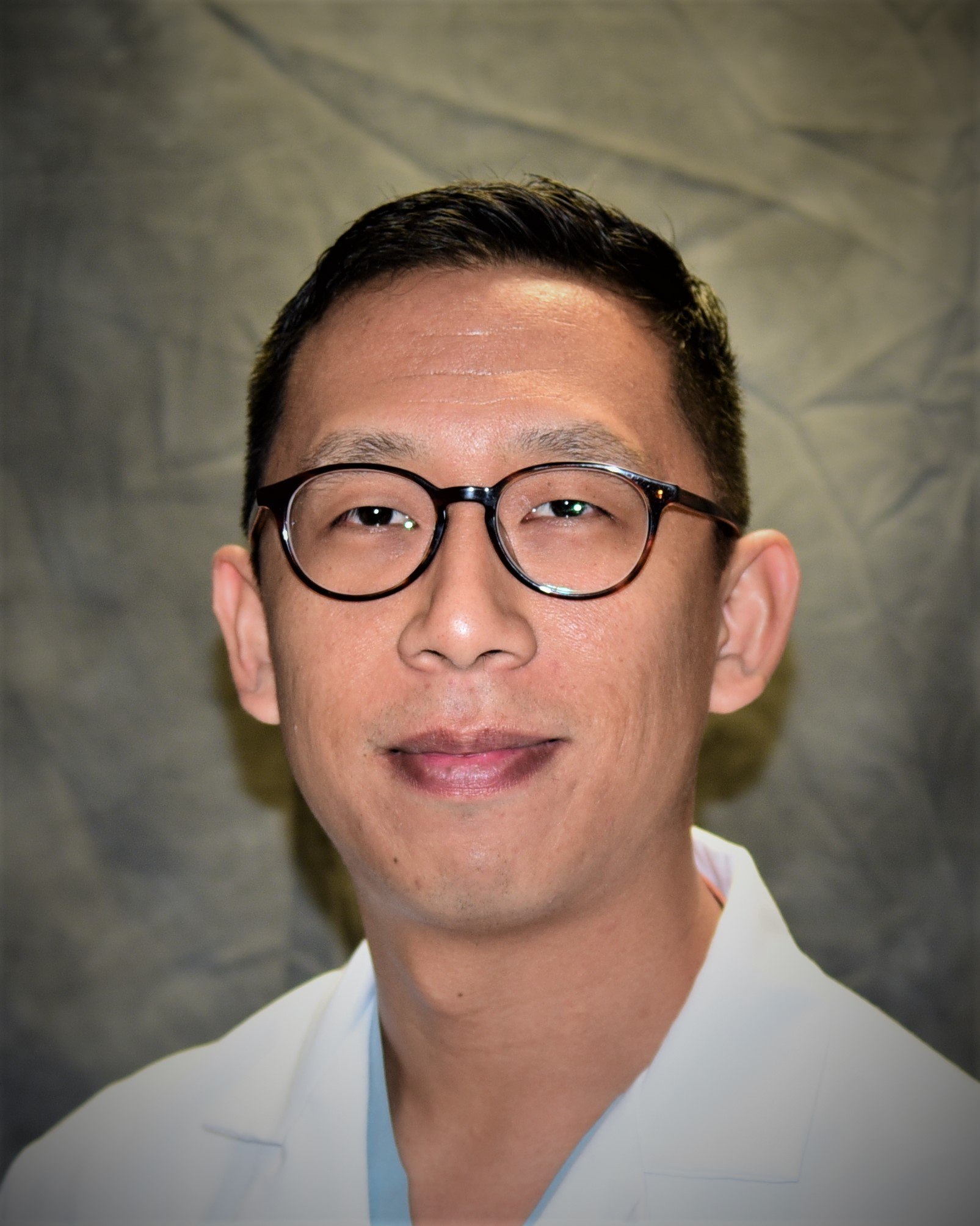 Photo of David J. Suk, M.D.